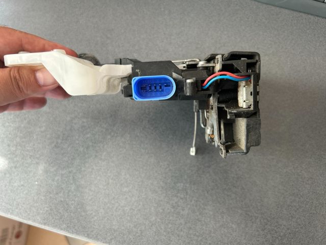 bontott VW GOLF V Jobb első Ajtózár