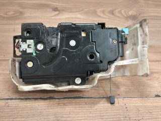 bontott VW GOLF V Jobb első Ajtózár