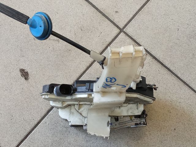 bontott VW GOLF V Jobb első Ajtózár