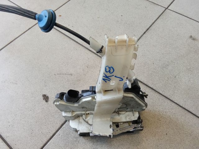 bontott VW GOLF V Jobb első Ajtózár