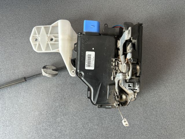 bontott VW GOLF V Jobb első Ajtózár