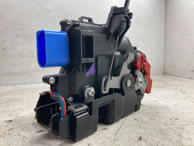 bontott VW GOLF V Jobb első Ajtózár