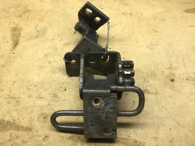 bontott VW GOLF V Jobb első Alsó Zsanér