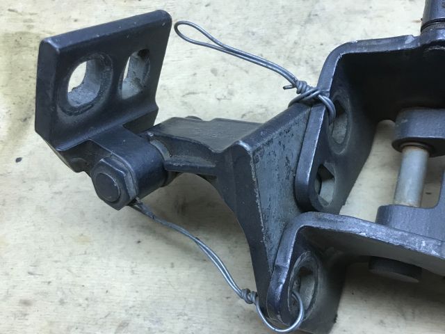 bontott VW GOLF V Jobb első Alsó Zsanér