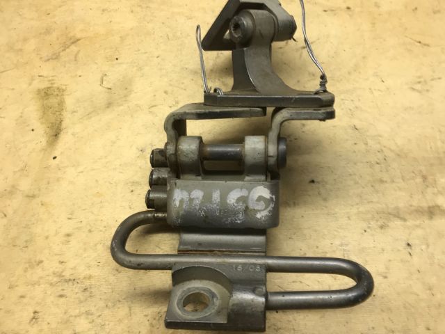 bontott VW GOLF V Jobb első Alsó Zsanér