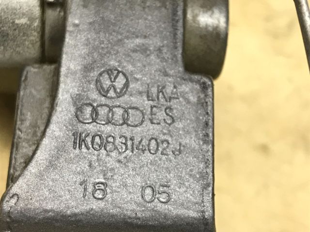 bontott VW GOLF V Jobb első Alsó Zsanér