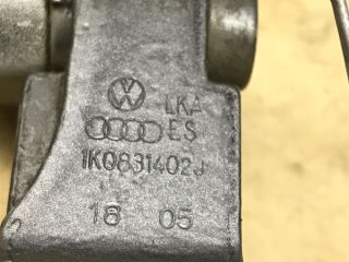 bontott VW GOLF V Jobb első Alsó Zsanér