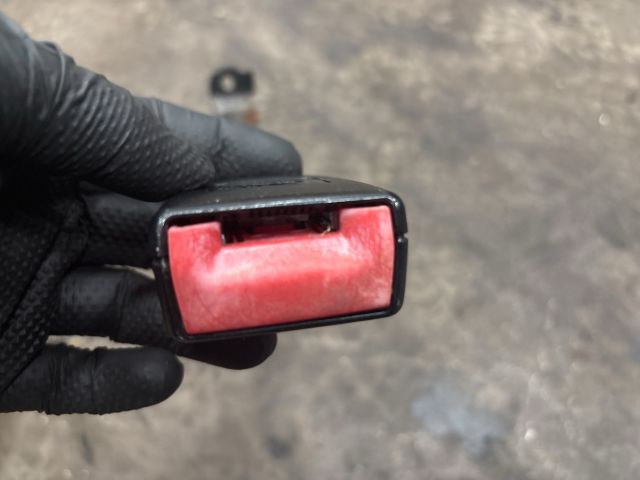 bontott VW GOLF V Jobb első Biztonsági Öv Csat