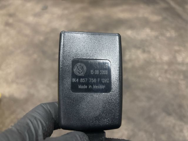 bontott VW GOLF V Jobb első Biztonsági Öv Csat