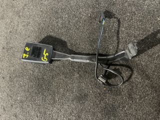 bontott VW GOLF V Jobb első Biztonsági Öv Csat