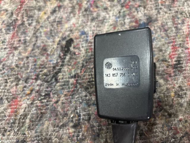 bontott VW GOLF V Jobb első Biztonsági Öv Csat