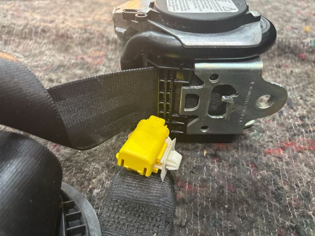 bontott VW GOLF V Jobb első Biztonsági Öv