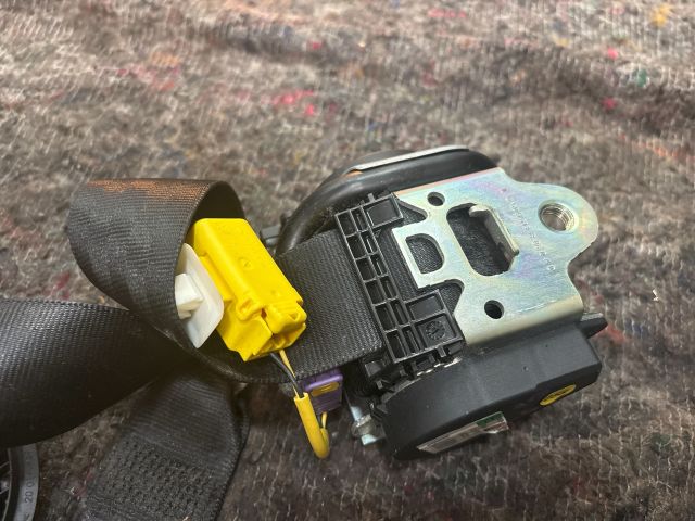 bontott VW GOLF V Jobb első Biztonsági Öv