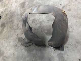 bontott VW GOLF V Jobb első Dobbetét (Kerékjárati, Műanyag)