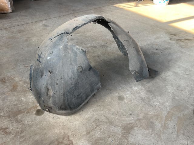 bontott VW GOLF V Jobb első Dobbetét (Kerékjárati, Műanyag)