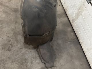 bontott VW GOLF V Jobb első Dobbetét (Kerékjárati, Műanyag)