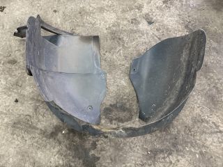 bontott VW GOLF V Jobb első Dobbetét (Kerékjárati, Műanyag)