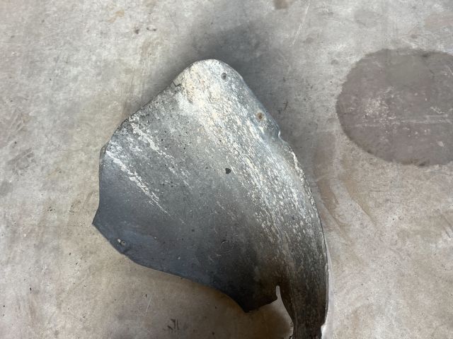 bontott VW GOLF V Jobb első Dobbetét (Kerékjárati, Műanyag)