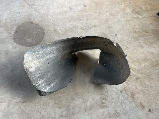 bontott VW GOLF V Jobb első Dobbetét (Kerékjárati, Műanyag)