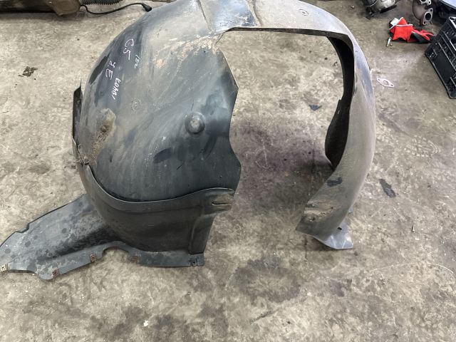 bontott VW GOLF V Jobb első Dobbetét (Kerékjárati, Műanyag)