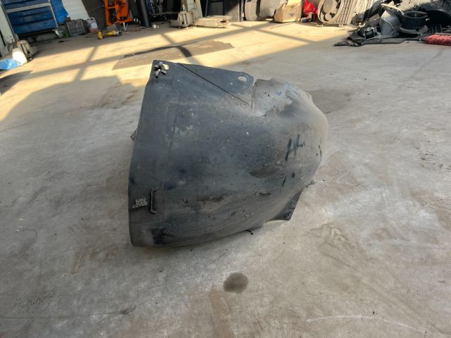 bontott VW GOLF V Jobb első Dobbetét (Kerékjárati, Műanyag)