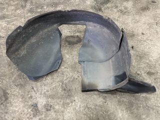 bontott VW GOLF V Jobb első Dobbetét (Kerékjárati, Műanyag)