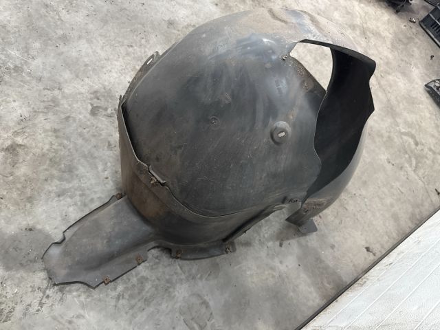 bontott VW GOLF V Jobb első Dobbetét (Kerékjárati, Műanyag)