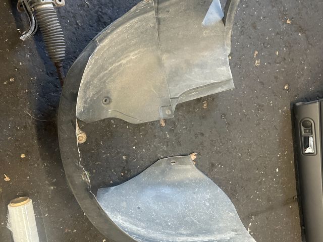 bontott VW GOLF V Jobb első Dobbetét (Kerékjárati, Műanyag)