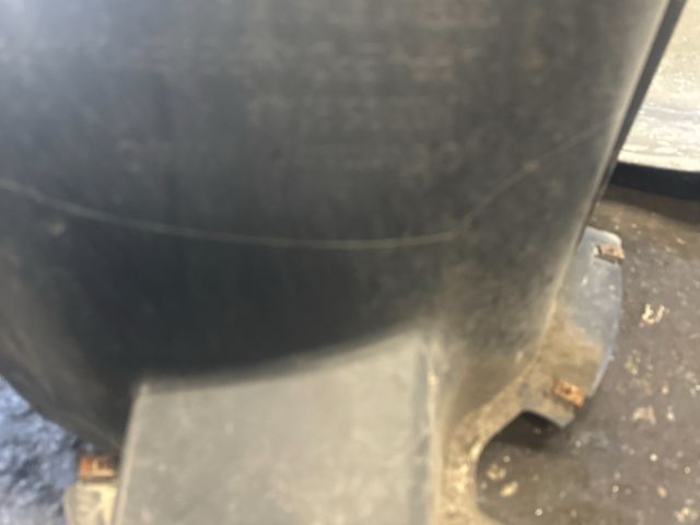 bontott VW GOLF V Jobb első Dobbetét (Kerékjárati, Műanyag)