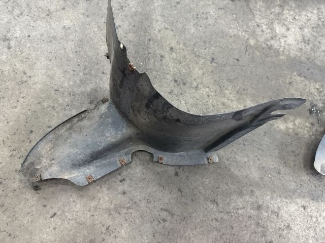 bontott VW GOLF V Jobb első Első Dobbetét (Kerékjárati, Műanyag)