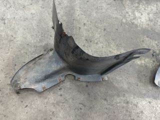 bontott VW GOLF V Jobb első Első Dobbetét (Kerékjárati, Műanyag)