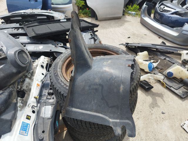 bontott VW GOLF V Jobb első Első Dobbetét (Kerékjárati, Műanyag)