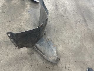 bontott VW GOLF V Jobb első Első Dobbetét (Kerékjárati, Műanyag)