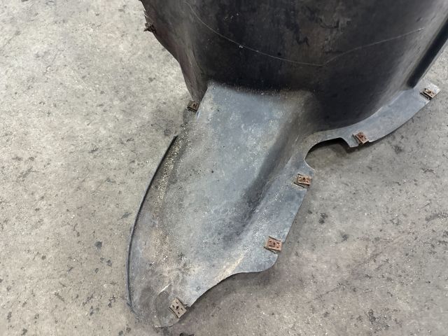 bontott VW GOLF V Jobb első Első Dobbetét (Kerékjárati, Műanyag)