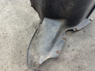 bontott VW GOLF V Jobb első Első Dobbetét (Kerékjárati, Műanyag)