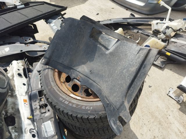 bontott VW GOLF V Jobb első Első Dobbetét (Kerékjárati, Műanyag)