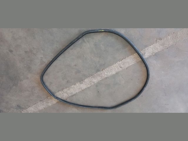 bontott VW GOLF V Jobb első Gumikéder