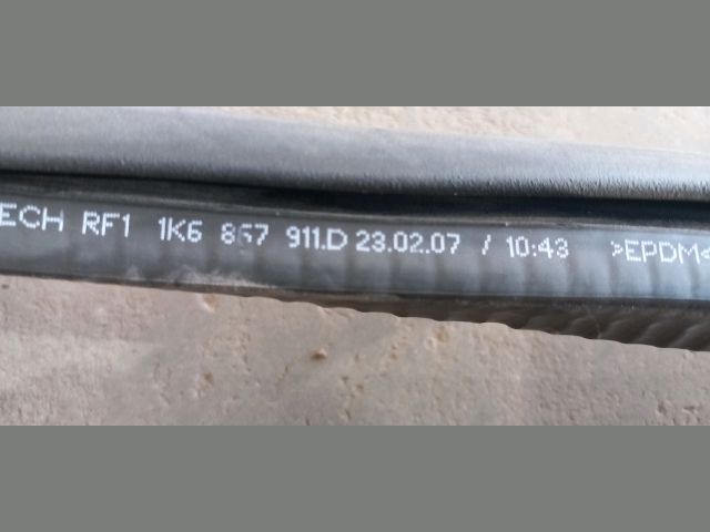 bontott VW GOLF V Jobb első Gumikéder