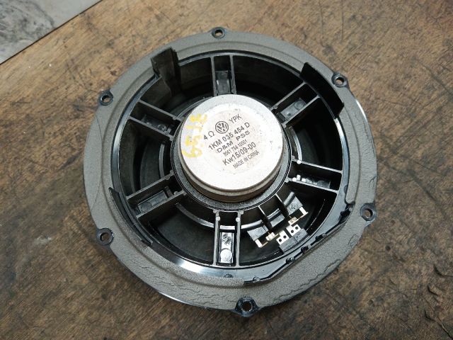 bontott VW GOLF V Jobb első Hangszóró