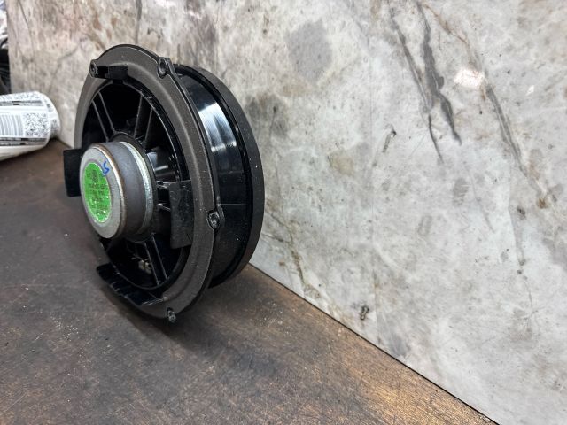 bontott VW GOLF V Jobb első Hangszóró