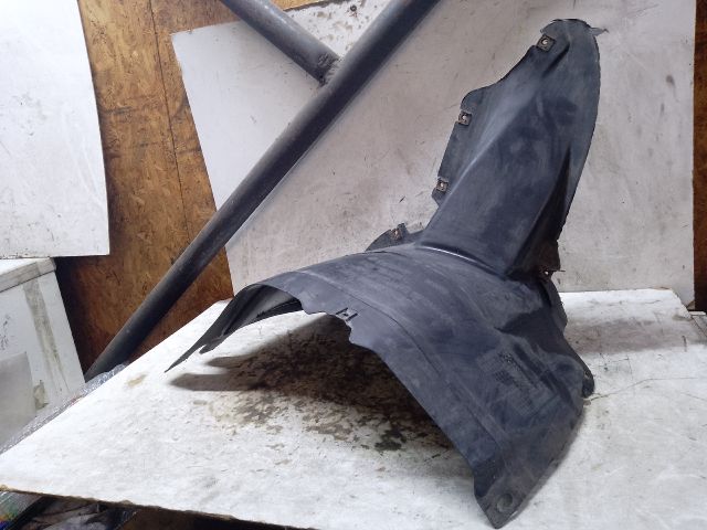 bontott VW GOLF V Jobb első Hátsó Dobbetét (Kerékjárati, Műanyag)