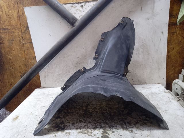 bontott VW GOLF V Jobb első Hátsó Dobbetét (Kerékjárati, Műanyag)