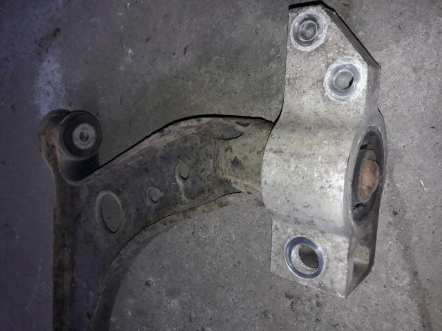 bontott VW GOLF V Jobb első Lengőkar