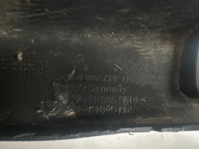 bontott VW GOLF V Jobb első Lökhárító Díszléc