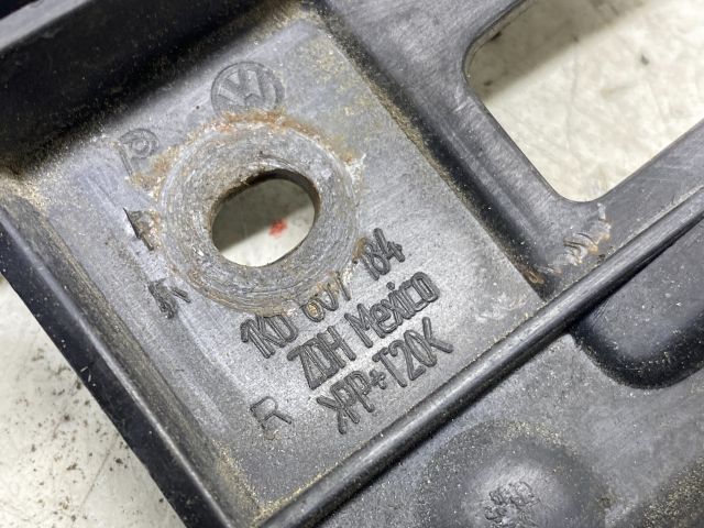 bontott VW GOLF V Jobb első Lökhárító Tartó (Műanyag)