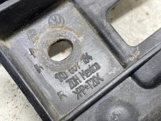 bontott VW GOLF V Jobb első Lökhárító Tartó (Műanyag)