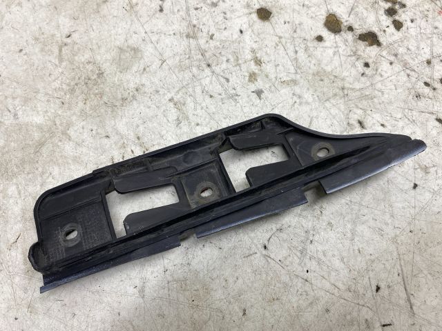 bontott VW GOLF V Jobb első Lökhárító Tartó (Műanyag)