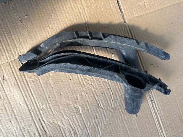 bontott VW GOLF V Jobb első Lökhárító Tartó (Műanyag)