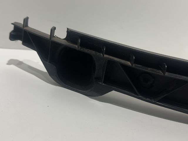 bontott VW GOLF V Jobb első Lökhárító Tartó (Műanyag)