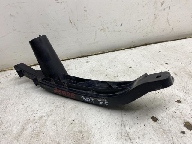 bontott VW GOLF V Jobb első Lökhárító Tartó (Műanyag)